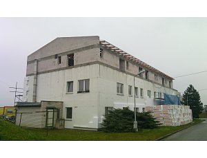 Střecha na přístavbě administrativní budovy